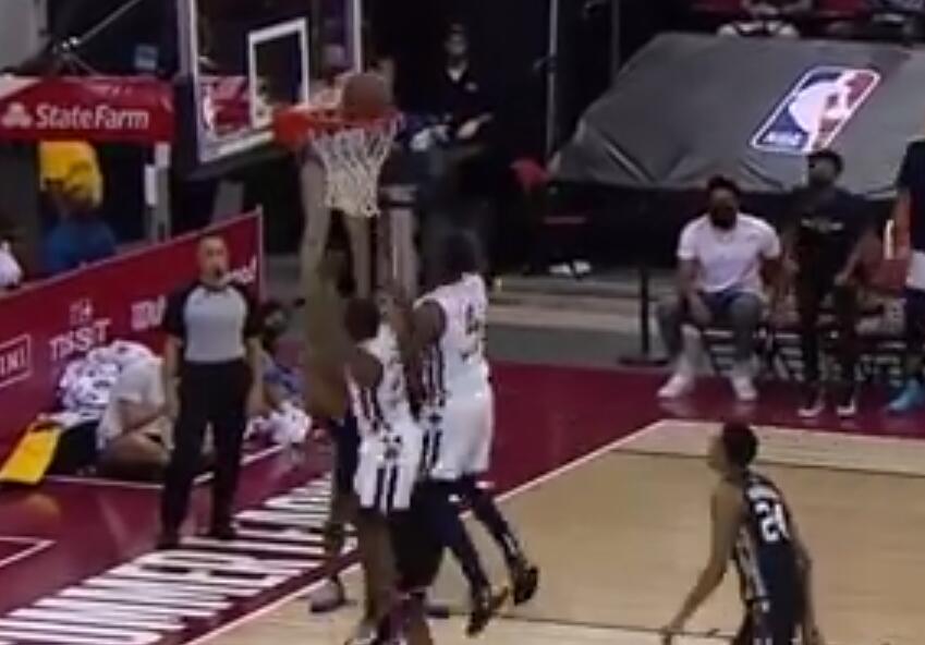 08.10夏季聯賽速遞：比賽最後時刻兩隊戰平，灰狼投籃不中，Nathan Knight人群之中搶下前場籃板強行打進！