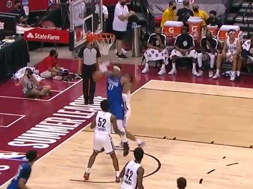 08.11夏季聯賽速遞：Hicks持球觀察隊友跑位後，將球反調至籃下，後者輕鬆得分！