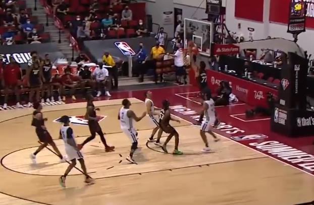 08.12夏季聯賽速遞：隊友夾擊抄截，Yurtseven快下接隊友助攻完成空接！