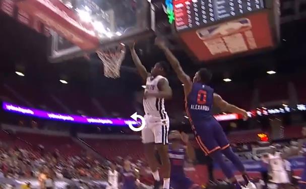 08.13夏季聯賽速遞：金塊球員沿底線突破，一個假動作晃開對手後加速上籃得手！