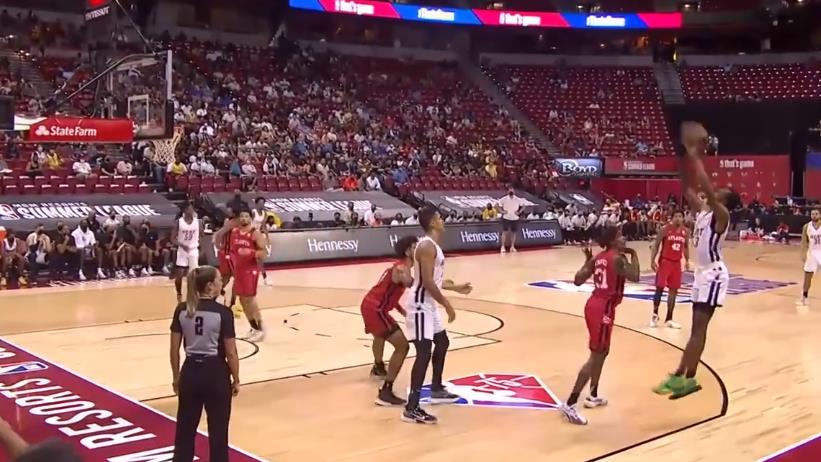 08.15夏季聯賽速遞：Yurtseven送出助攻，隊友虛晃一槍之後三分命中並造成犯規！