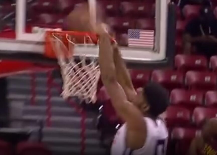 08.17夏季聯賽速遞：Justin Simon拋投出手未果，Kyle Alexander跟進騰空完成雙手補扣！