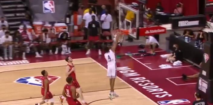 08.18夏季聯賽速遞：火箭三分不中，拓荒者推動反擊，球隊小將快下完成胯下灌籃！