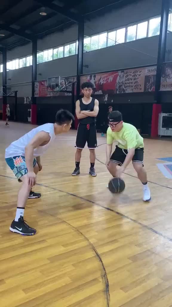 想要高效過人？運球一定得結合腳步移動！