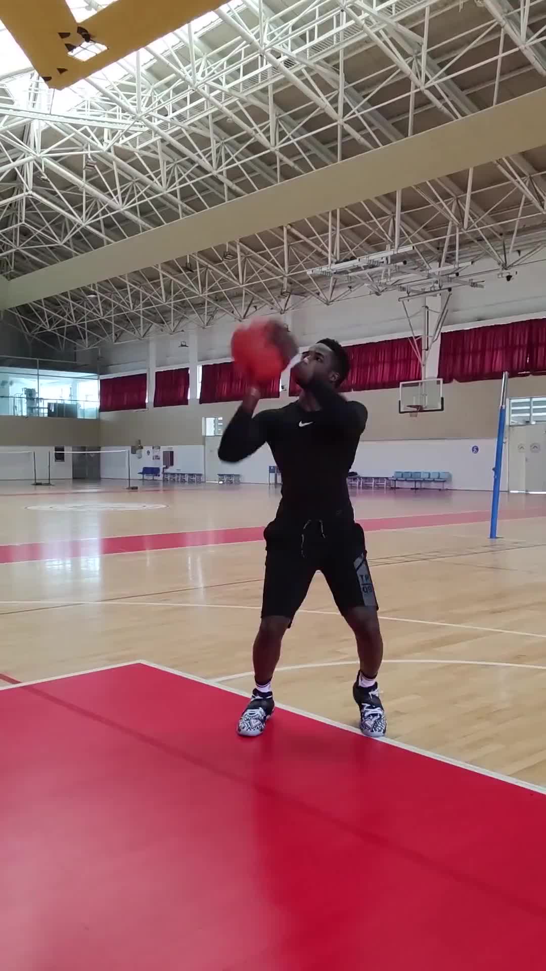 零基礎投籃的動作哦，掌握正確的姿勢很重要