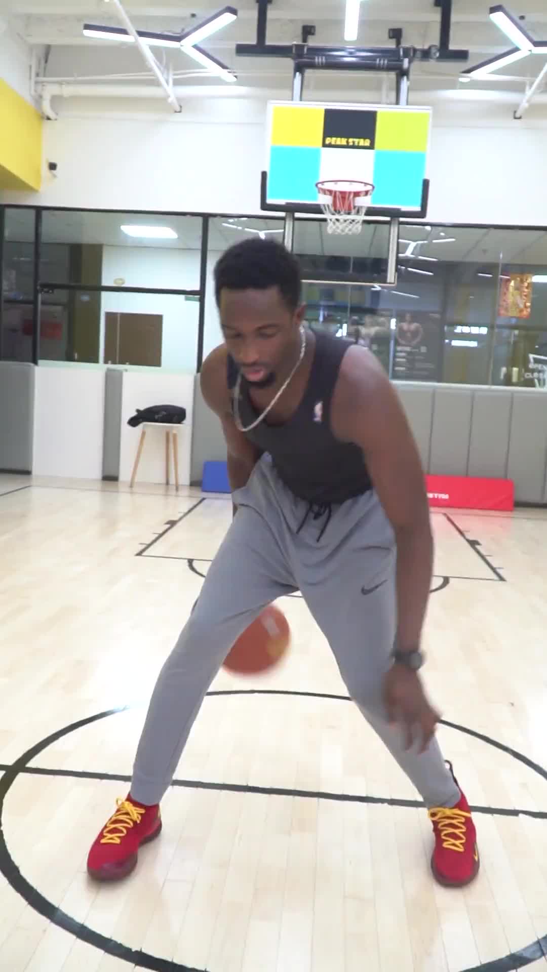 基礎的單挑過人哦，簡單講兩個方式，大家可以在評論區多討論討論