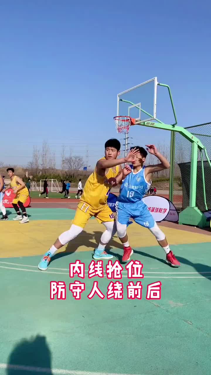 傳球如何傳呢？傳到那個位置合適？