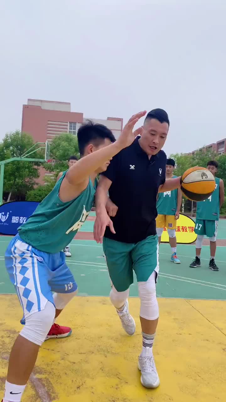 陀螺反轉內線進攻教學