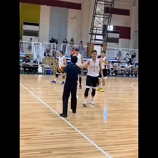 這就是職業球員跟業余球員的差距，林志傑單挑幾乎無人能防！