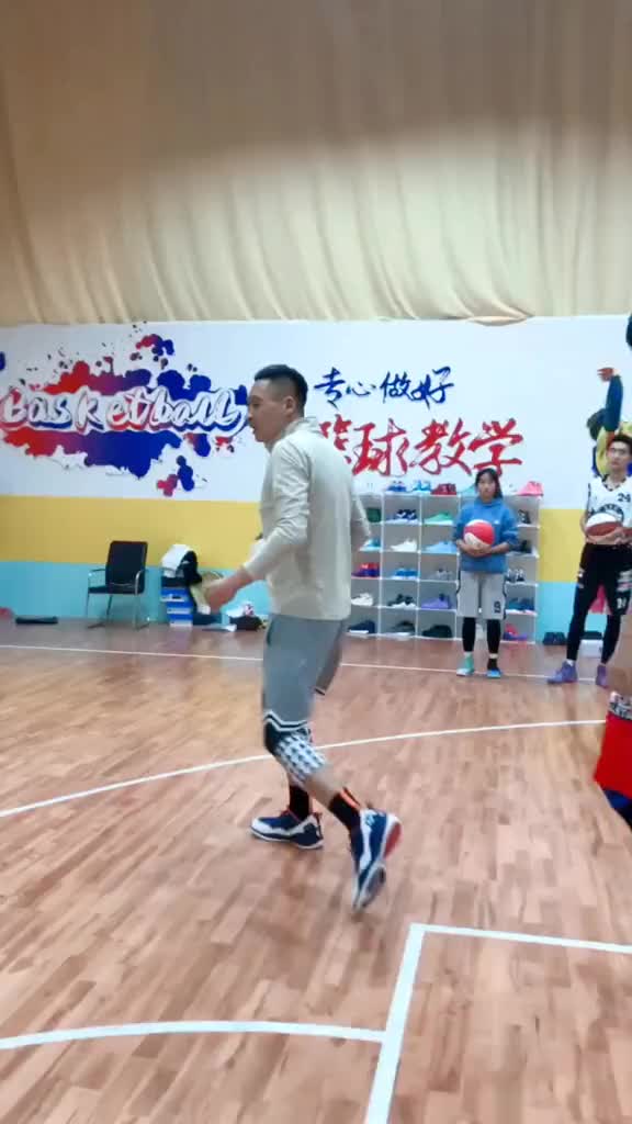 要想快速出手用兩步急停跳投，沒有機會用跳步急停和撤步急停