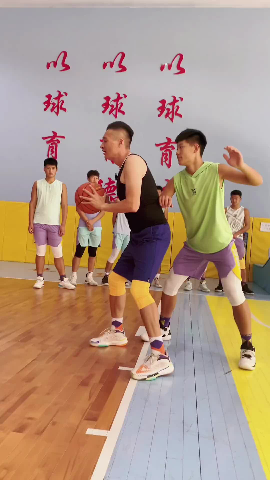 晃動非常重要，尤其是內線拿球假動作！！