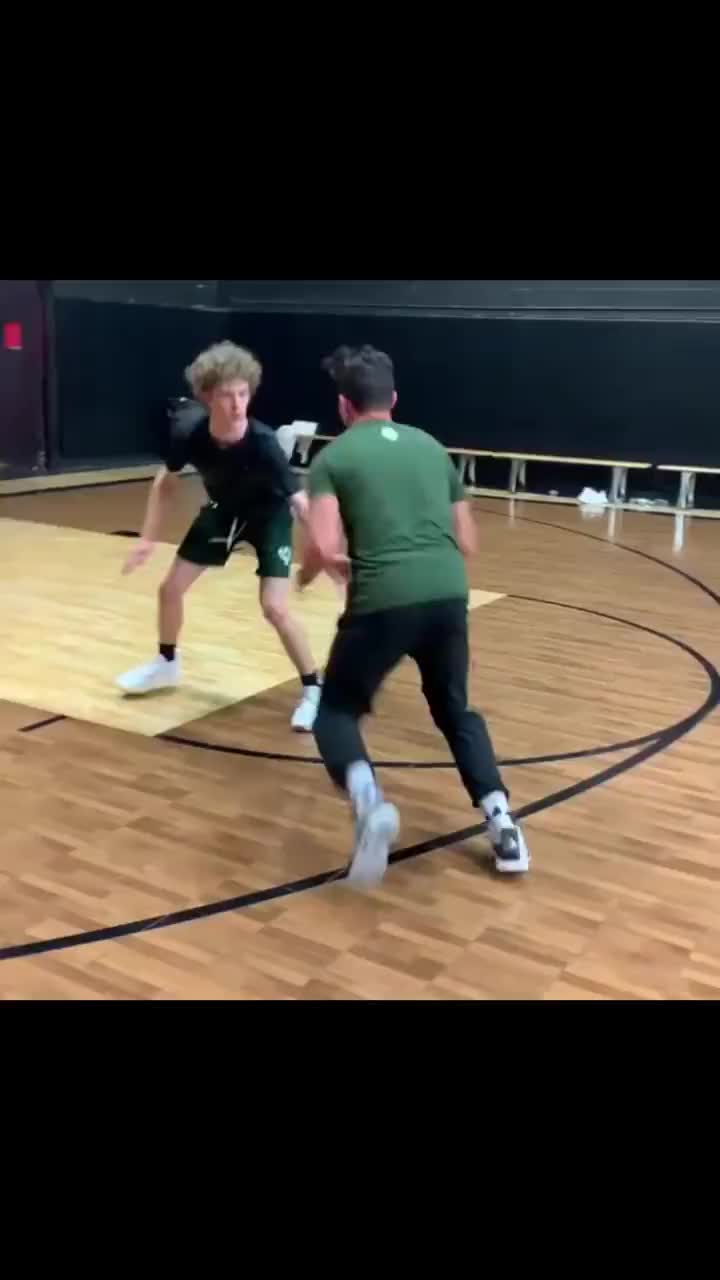 教你背貼身時如何突破防守