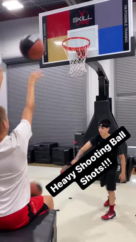 用重球做籃球訓練