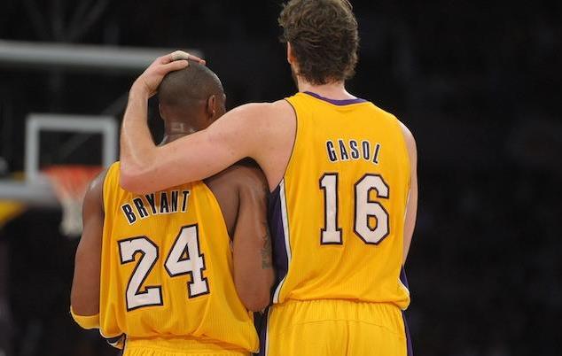 NBA / 24+16=苦與樂的青春！「合適」是科比與加索爾代名詞，他們倆的球衣又並肩作戰了！