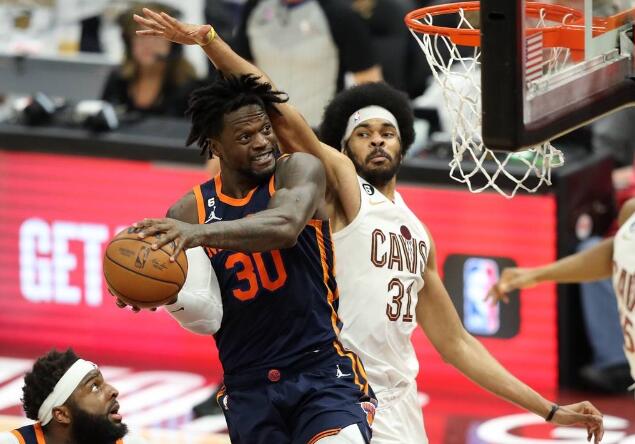 NBA / 尼克 4-1 騎士 | 下剋上！藍豆傷退，布倫森23分，米契爾28+7，尼克淘汰騎士！（影）