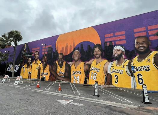 NBA / 賈霸參加湖人壁畫啟用儀式，自嘲：畫上有兩個科比，而我和魔術師只能在邊上，我有點妒忌-黑特籃球-NBA新聞影音圖片分享社區