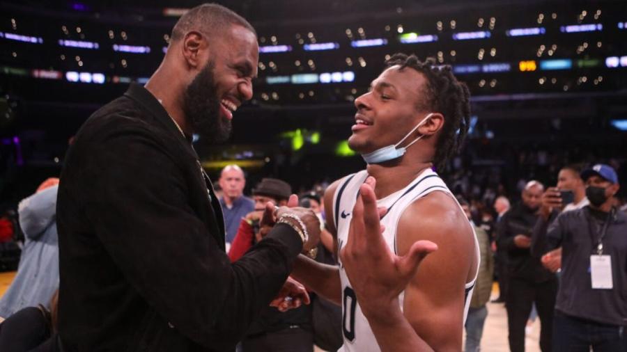 NBA / 曝詹姆斯更想父子同台：這比奪冠興趣更大，明夏就有可能跳出合約離隊！