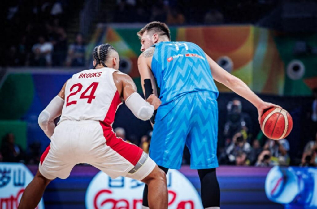 【影片】裁判搶戲惹眾怒！東契奇和狄龍雙雙被趕走，媒體人：誰還想來打FIBA？-黑特籃球-NBA新聞影音圖片分享社區