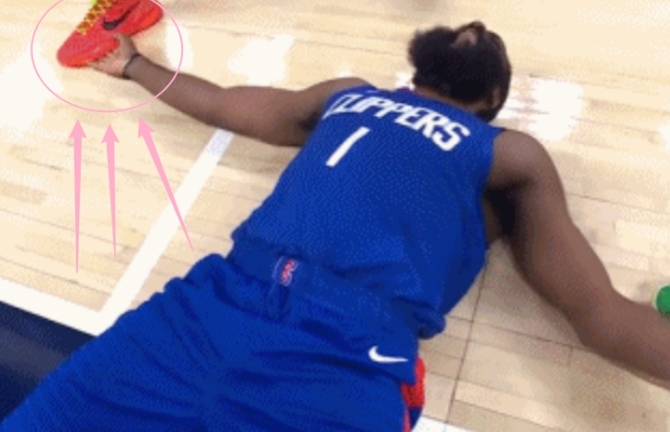NBA / 249秒轟21分！哈登為什麼躺在地上划水哇哇叫？泰斯踩到他的手了！（影）-黑特籃球-NBA新聞影音圖片分享社區