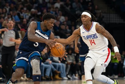 Wolves hold on to sink Clippers
