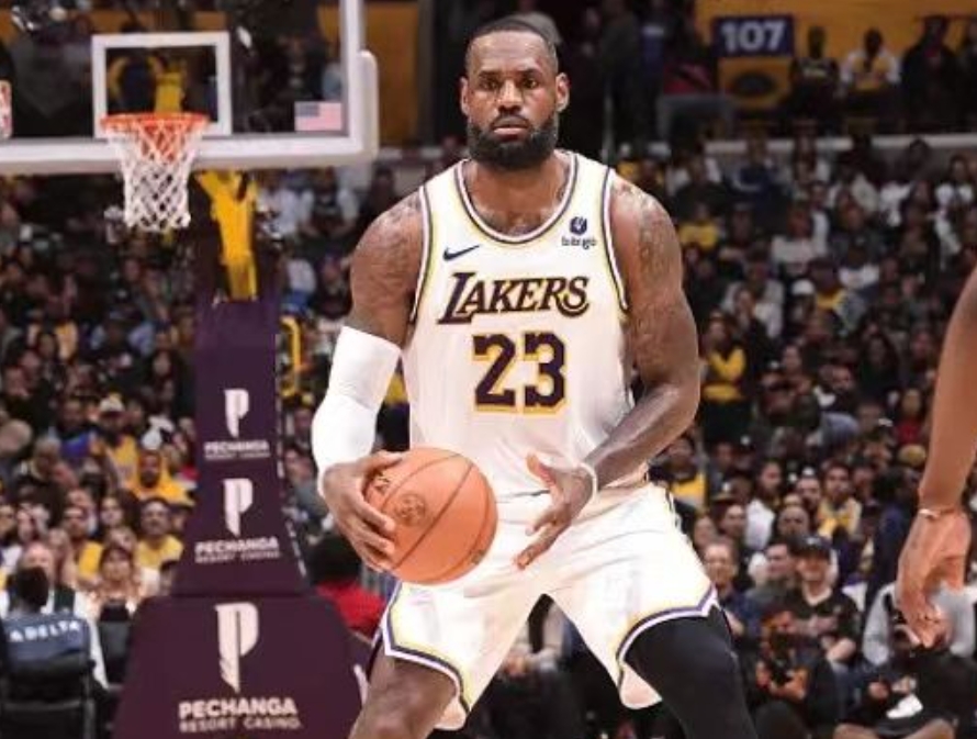 NBA / 39歲詹皇一戰刷4歷史第一!被抓三道血印,主動犯規要求下場讓主帥無地自容!(影)-黑特籃球-NBA新聞影音圖片分享社區