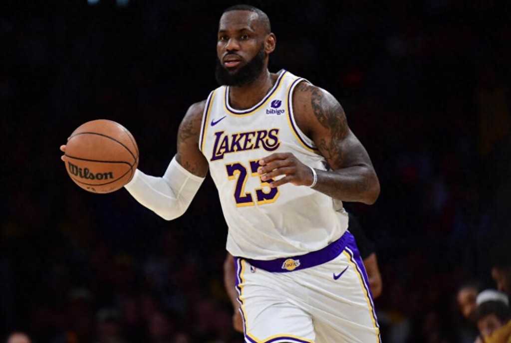 NBA / 39歲詹皇一戰刷4歷史第一!被抓三道血印,主動犯規要求下場讓主帥無地自容!(影)-黑特籃球-NBA新聞影音圖片分享社區
