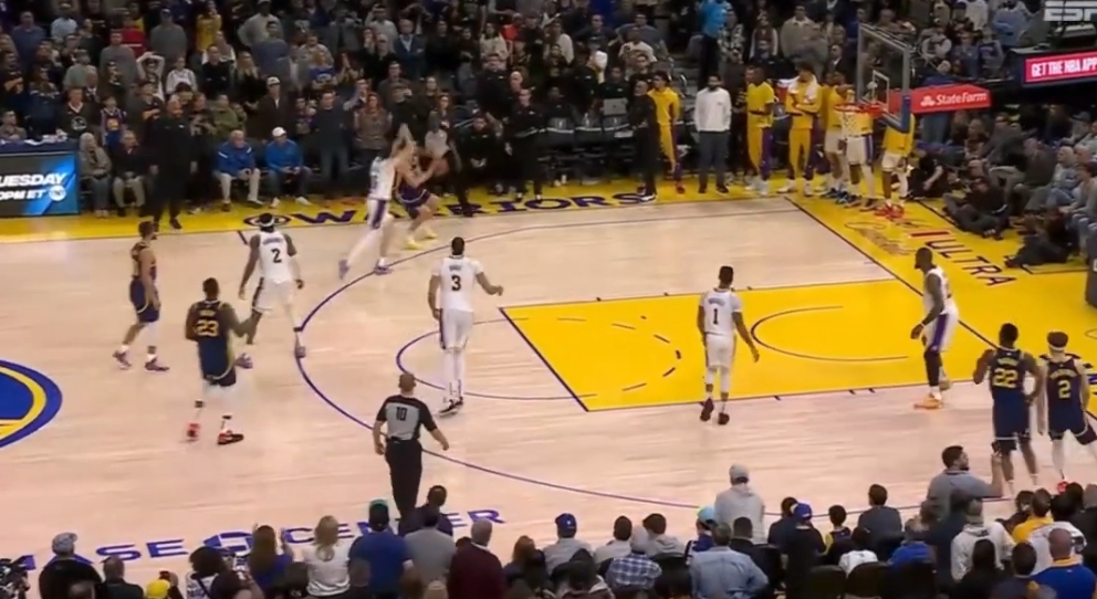 NBA / 【影片】不愧為湖勇大戰!K湯借Curry掩護,晃起里夫斯投進絕平球!比賽進入2OT-黑特籃球-NBA新聞影音圖片分享社區