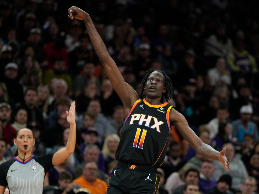 Phoenix Suns 7-footer Bol Bol delivers open court highlight jam in opportunity