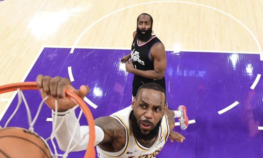 Lakers – Clippers: James Harden mesmerized by dunk from LeBron James