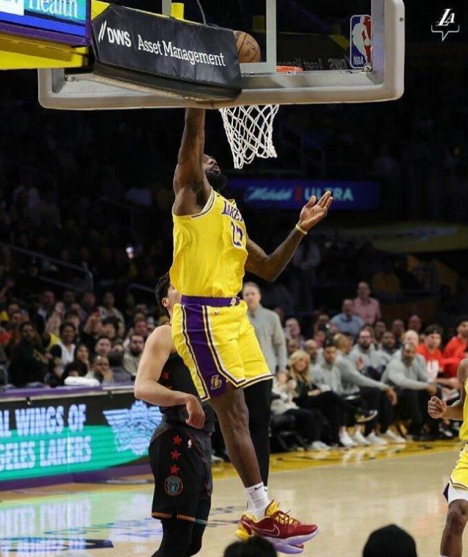 情商極高!羅素:我第一次看NBA是詹姆斯代表騎士,看他標誌性灌籃我哭了!-黑特籃球-NBA新聞影音圖片分享社區