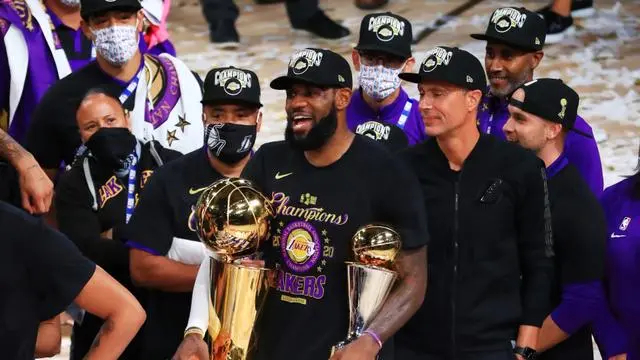 NBA / 詹皇值不值得湖人立雕像？「零號探員」表態了：詹姆斯目前榮譽只夠放雙鞋子-黑特籃球-NBA新聞影音圖片分享社區