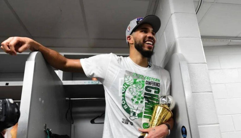 NBA / 4次進東決,23歲拿MVP,詹姆斯都心生羨慕,直言他未來不可限量!-黑特籃球-NBA新聞影音圖片分享社區