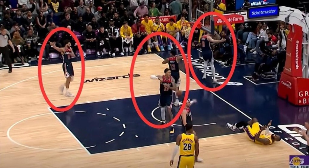 NBA / 【影片】詹姆斯肘擊升級一級惡犯!庫茲馬第一時間示意裁判,對手都被這一下撞懵了!-黑特籃球-NBA新聞影音圖片分享社區