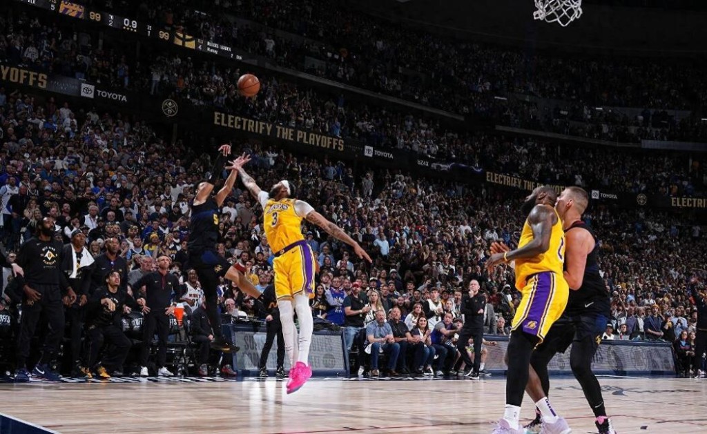 NBA / 【影片】剩15秒雙方打平,金塊教練不叫暫停,約基奇示意隊友:把球交給穆雷!-黑特籃球-NBA新聞影音圖片分享社區