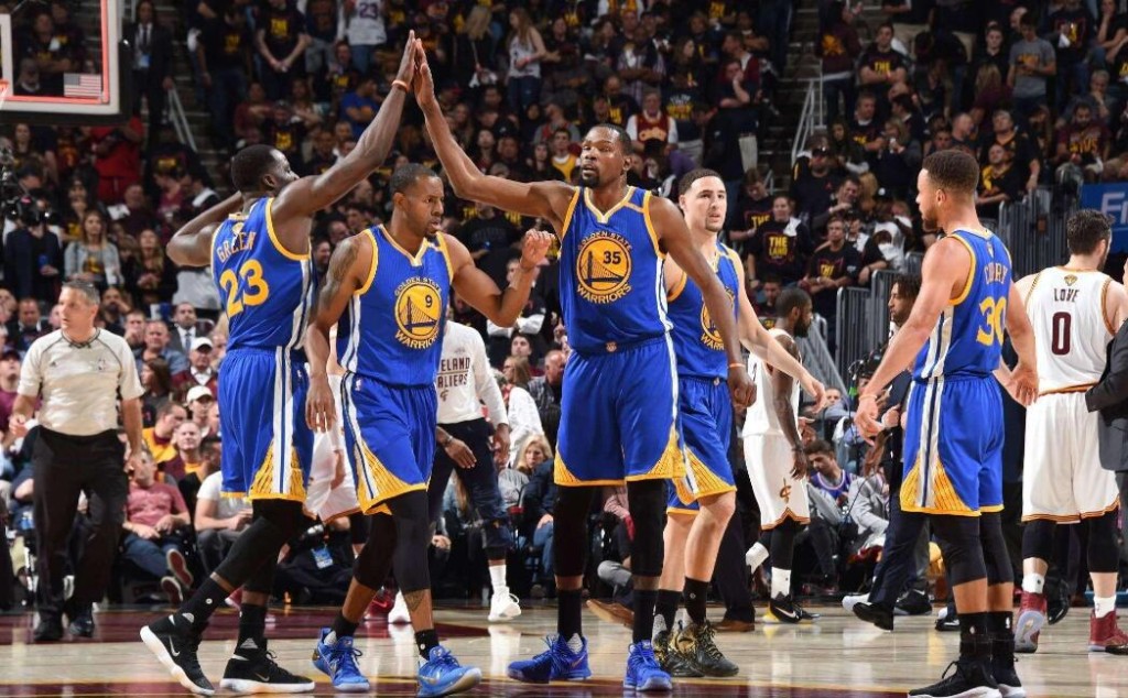 NBA / 為什麼柯瑞打得這麼累?科爾終於說出本質,有兩個人太拖勇士空間!-黑特籃球-NBA新聞影音圖片分享社區