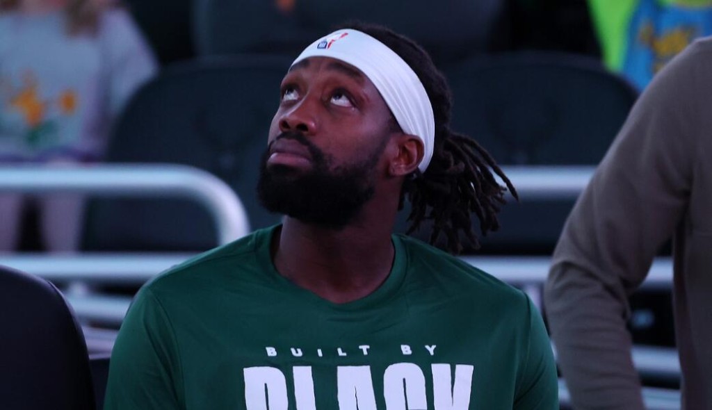 NBA / 【影片】輸球又輸人!貝弗利從溜馬球迷騙來皮球,結果卻暴力砸向對方,雙方險些幹架!-黑特籃球-NBA新聞影音圖片分享社區
