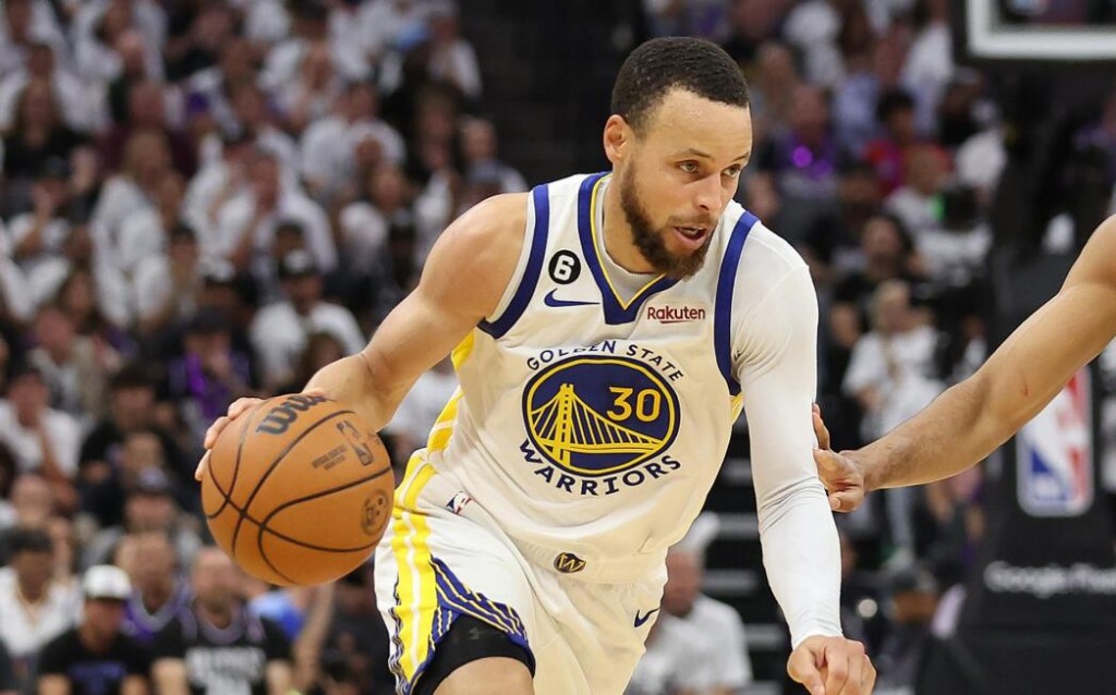 NBA / 柯瑞為何這麼難防?詹姆斯的總結一針見血,防守他要違背籃球規則!-黑特籃球-NBA新聞影音圖片分享社區