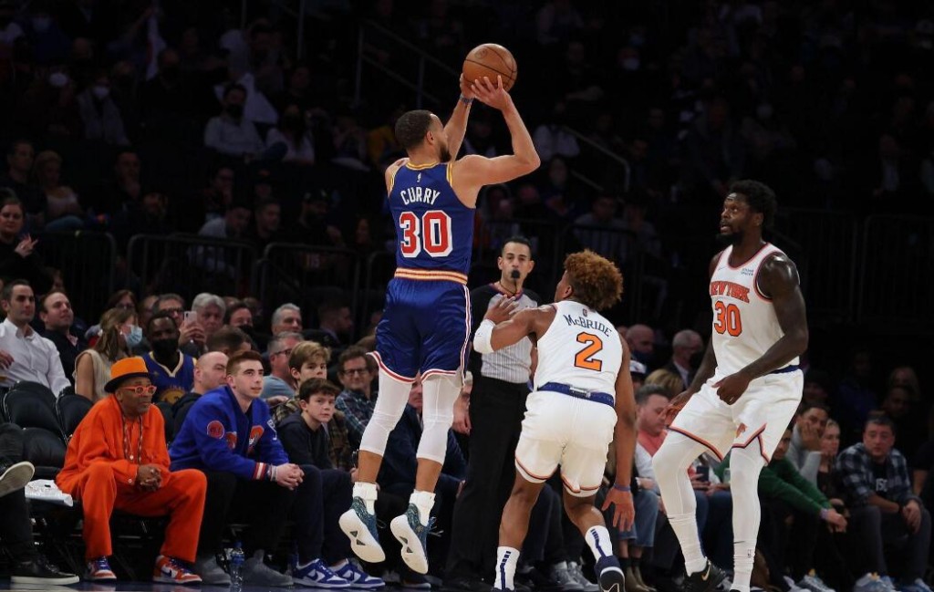 NBA / 柯瑞為何這麼難防?詹姆斯的總結一針見血,防守他要違背籃球規則!-黑特籃球-NBA新聞影音圖片分享社區