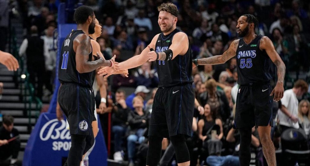 NBA / 獨行俠晉級西決後,東契奇賽後抱住厄文不肯鬆開,他惋惜厄文沒早點來!-黑特籃球-NBA新聞影音圖片分享社區