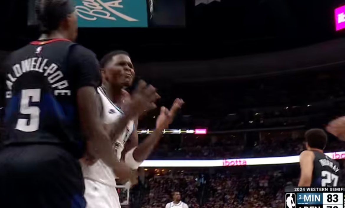 NBA / 【影片】大爭議！「金狼」生死搶七名哨瘋狂搶戲！關鍵時刻愛德華被打手遭無視氣得跳腳-黑特籃球-NBA新聞影音圖片分享社區