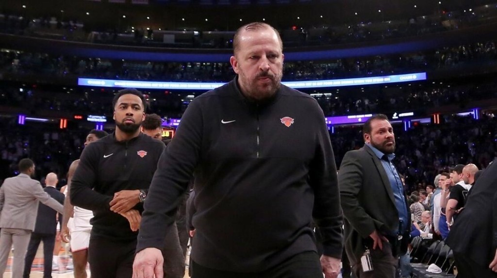 NBA / 尼克東半決折損四人引熱議!錫伯杜衝上熱搜被罵慘,他仍表態希望續約留隊!-黑特籃球-NBA新聞影音圖片分享社區