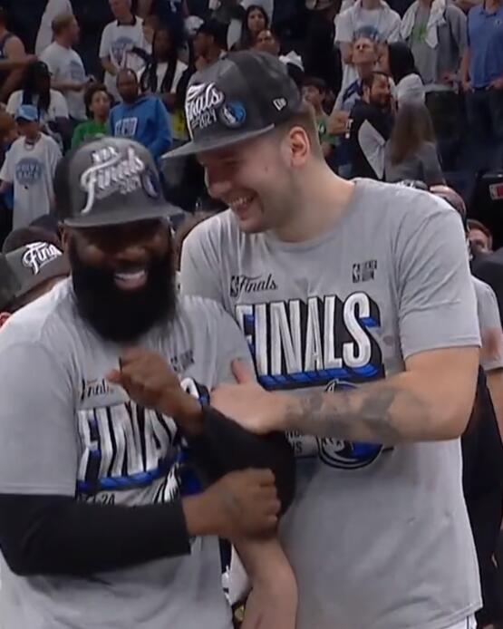 NBA / 冠軍賽打舊主綠塞有何感想?厄文微微一笑:奪冠的最後一塊絆腳石,僅此而已!-黑特籃球-NBA新聞影音圖片分享社區