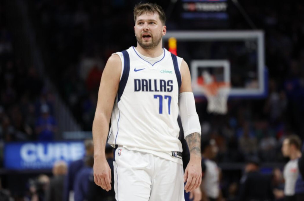NBA / 就在今天,77年NBA歷史絕無僅有的紀錄,被25歲東契奇做到了!-黑特籃球-NBA新聞影音圖片分享社區