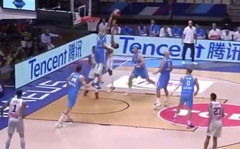 空接、麻辣鍋樣樣俱全!字母哥11中11轟32分,帶領希臘大勝多明尼加!(影)-黑特籃球-NBA新聞影音圖片分享社區