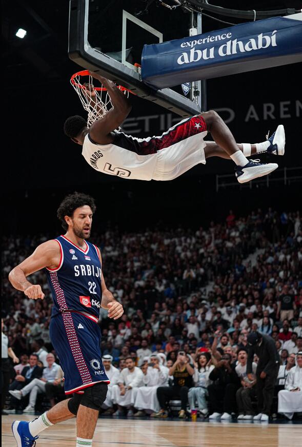 熱身賽三連勝!柯瑞6顆三分轟24分,一眉貢獻6火鍋,美國男籃熱身26分大勝塞爾維亞!(影)-黑特籃球-NBA新聞影音圖片分享社區
