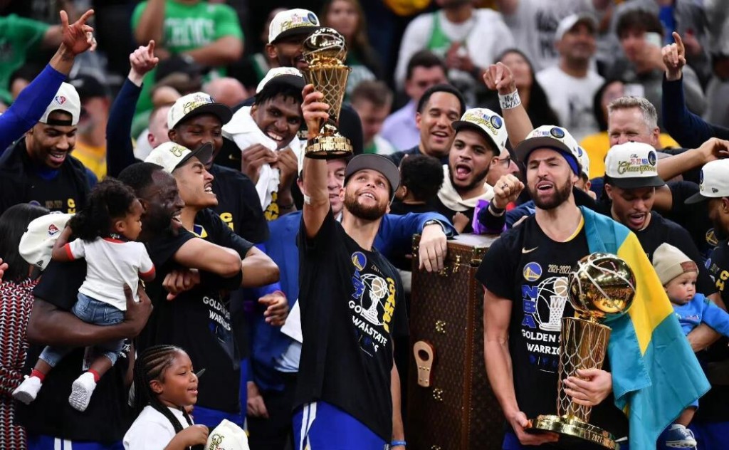 NBA / 勇士給合約他不要,奪冠後他追悔莫及,33歲便淪落到無球可打!-黑特籃球-NBA新聞影音圖片分享社區
