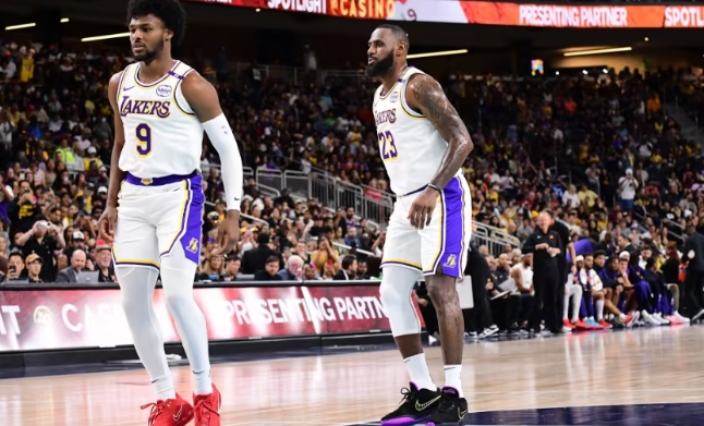 NBA / 湖人半場領先太陽12分：首次父子同場，詹皇19分布朗尼0分3失誤（影）-黑特籃球-NBA新聞影音圖片分享社區
