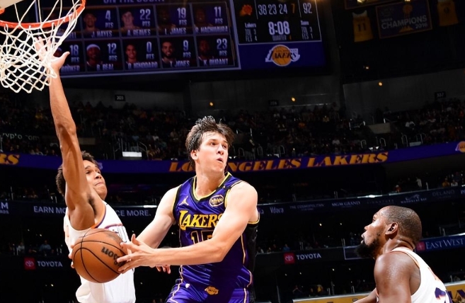 NBA / 里夫斯轟26+4+8!湖人第三球星已在陣中,瑞迪克驚訝:沒想到他這麼強!(影)-黑特籃球-NBA新聞影音圖片分享社區