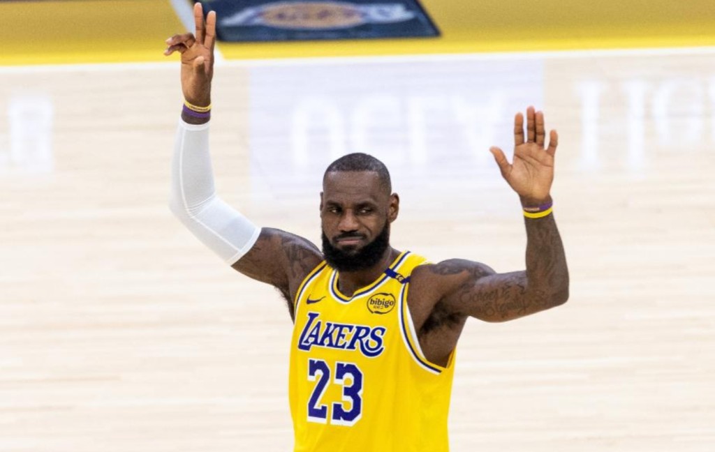NBA / 詹姆斯生涯能拿200次大三元嗎?今年已拿9次,40歲依舊全能!-黑特籃球-NBA新聞影音圖片分享社區