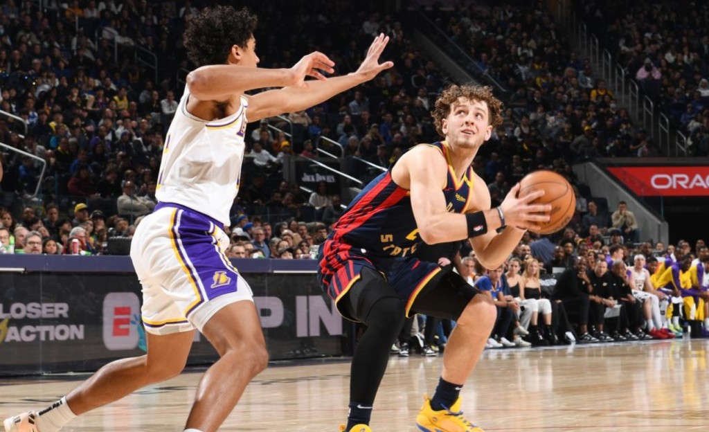 NBA / 17+5,勇士輸球他下場怒砸板凳,在柯瑞面前發火,這年輕人很有個性!-黑特籃球-NBA新聞影音圖片分享社區